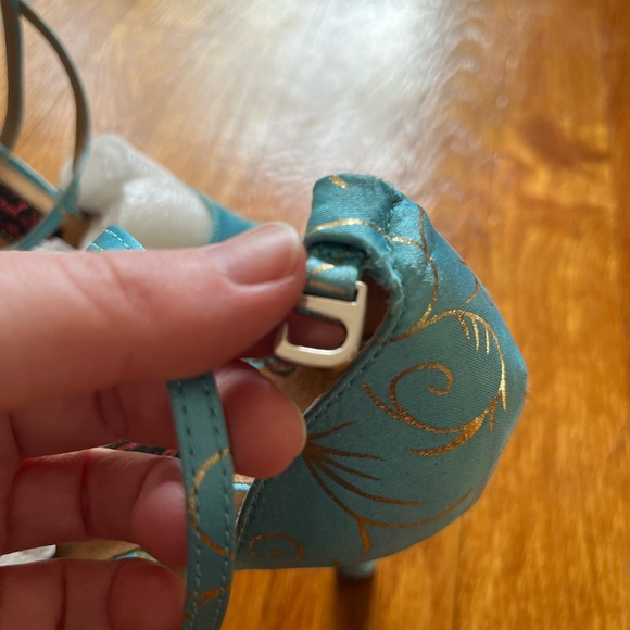 Turquoise ballroom dance shoes - Picture 3 of 6